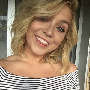 Meet your Posher, Ana